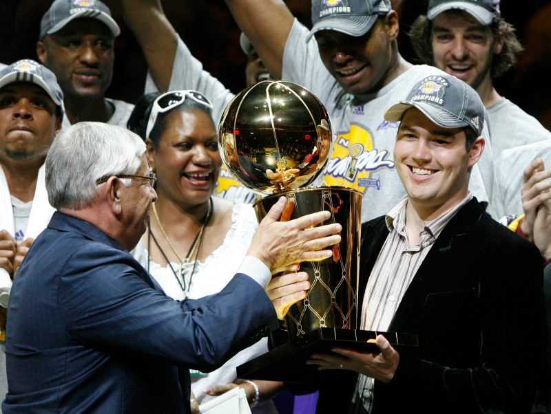 Lakers fire pair of Buss brothers from front office roles